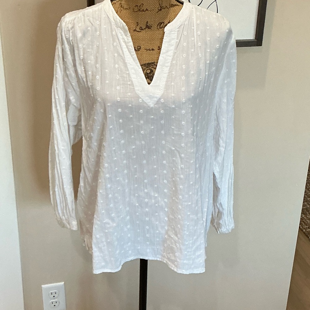 Old Navy White Textured V-Neck Blouse